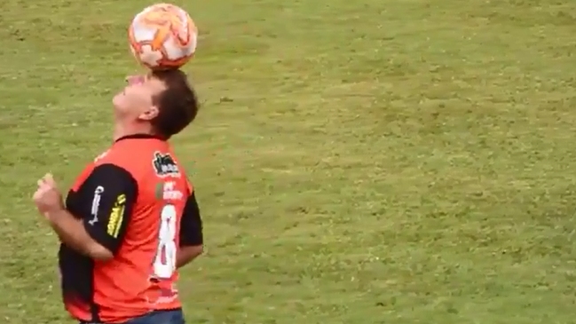 Presidente de club brasileño deslumbró con su habilidad para dominar el balón