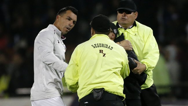 Esteban Paredes ofreció disculpas a los guardias por conflicto con un hincha dentro de la cancha
