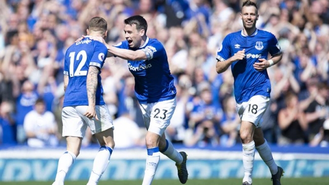 Manchester United cayó inapelablemente ante Everton y dejó los puestos de Champions