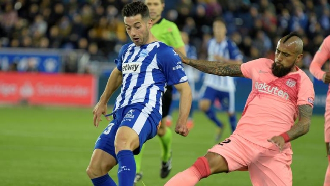 Barcelona venció a Alavés con Vidal y quedó muy cerca de un nuevo título en España