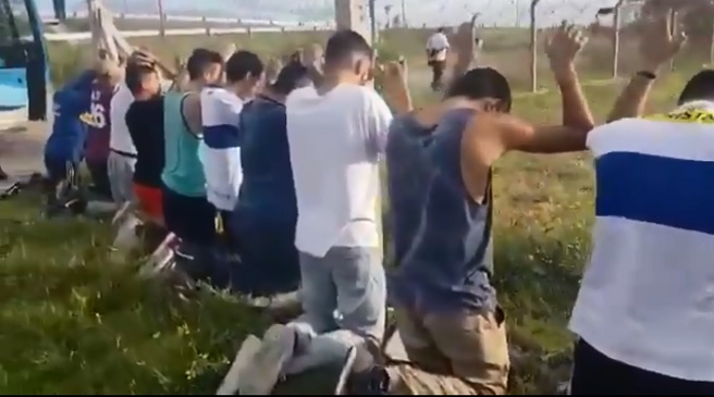 Hinchas de Universidad Católica fueron detenidos en Argentina por robar en un supermercado
