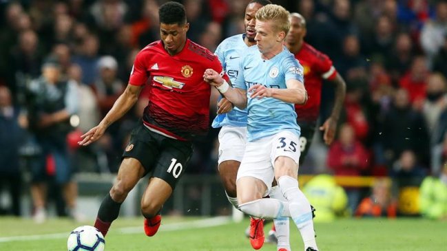 Manchester City mantuvo encendida la lucha por el título de la Premier al doblegar al United