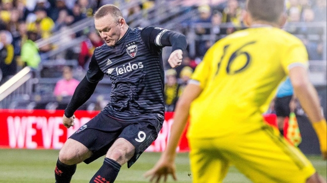 Wayne Rooney anotó un increíble gol al estilo de Ronaldinho y dio nuevo triunfo a DC United