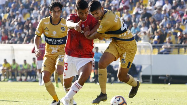 Everton le ahogó el grito de victoria a la U tras levantar un empate en los descuentos