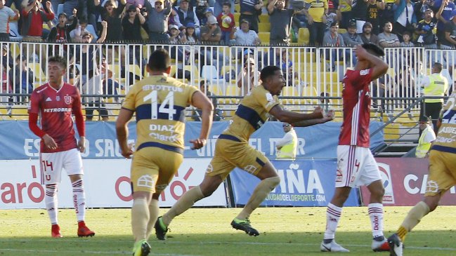 La U fue incapaz de sostener su ventaja frente a Everton y tuvo que conformarse con un empate