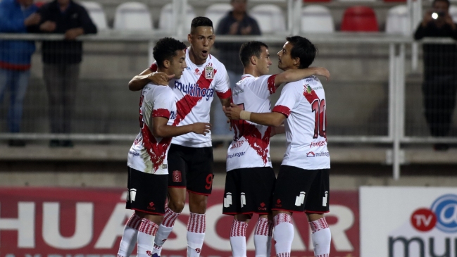 Curicó Unido consiguió una goleada sobre Huachipato y se alejó del fondo de la tabla
