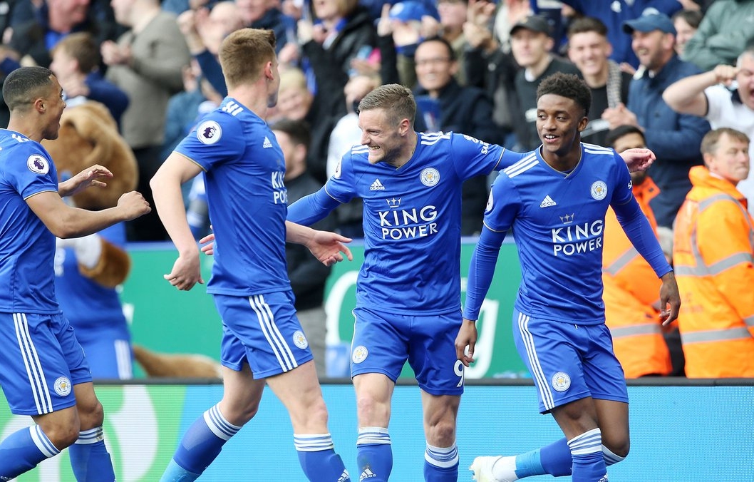 Jamie Vardy brilló con doblete en triunfo de Leicester City sobre Arsenal