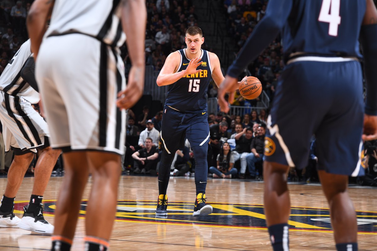 Nikola Jokic firmó un triple-doble ante los Spurs y guió la clasificación de Denver Nuggets