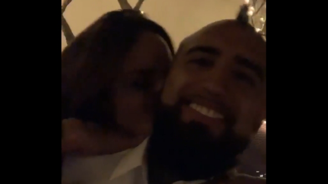 La romántica celebración de Arturo Vidal y su novia tras campeonar con Barcelona en España