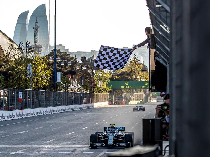 Bottas conquistó el GP de Azerbaiyán tras dominar el circuito urbano de Baku