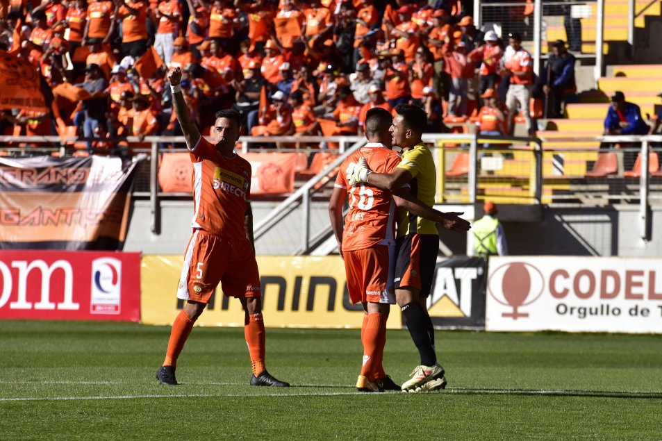 Cobreloa conquistó la cima de la Primera B al golear a Santiago Wanderers