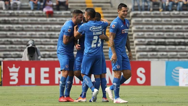 Cruz Azul goleó a Lobos BUAP y selló su paso a playoffs en México con Lichnovsky como titular