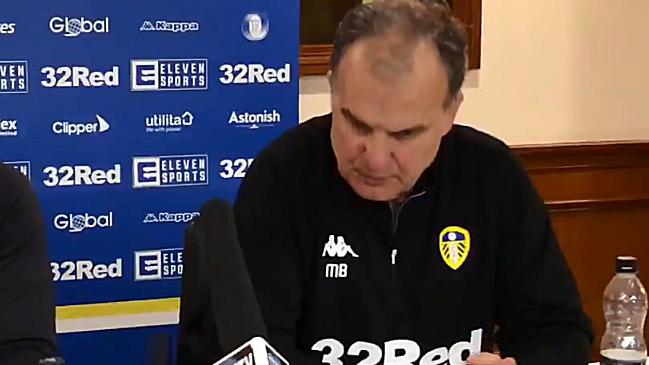 Marcelo Bielsa se complicó cuando quiso mencionar a su próximo rival en la Championship
