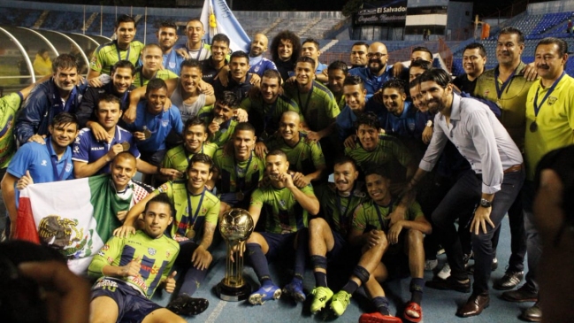 Sebastián Abreu logró su primer éxito como entrenador al ganar la Copa El Salvador