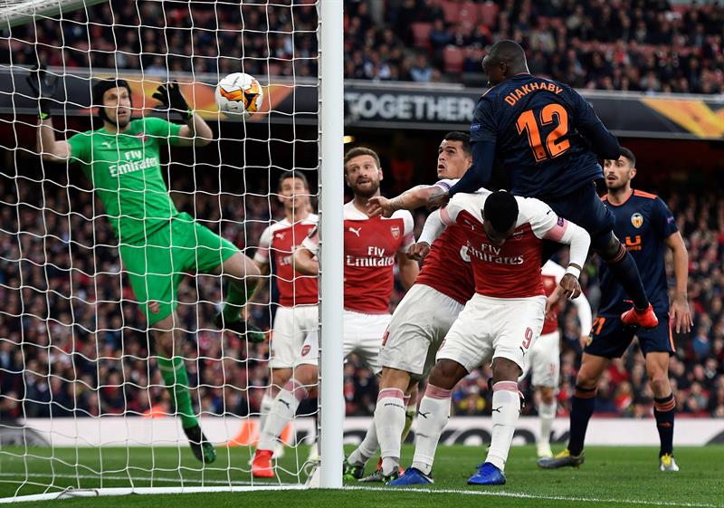 Arsenal castigó a Valencia con amplio marcador en la ida de las semifinales de la Europa League