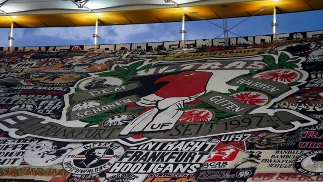 El impresionante lienzo desplegado por los hinchas de Frankfurt ante Chelsea