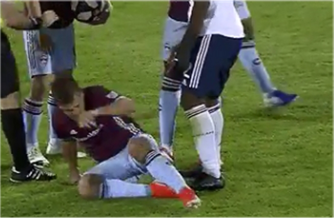 Diego Rubio fue expulsado en caída de Colorado Rapids tras agredir con un manotazo a un rival
