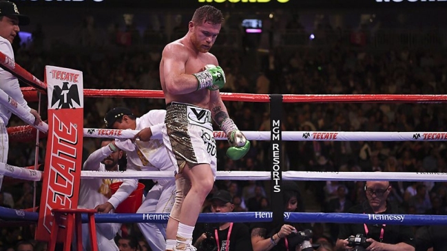 “Canelo” Alvarez superó a Daniel Jacobs y se coronó como triple campeón de peso mediano