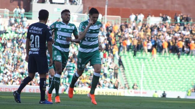 Los goles de Diego Valdés y Felipe Mora en victoria de Santos Laguna ante Pumas UNAM