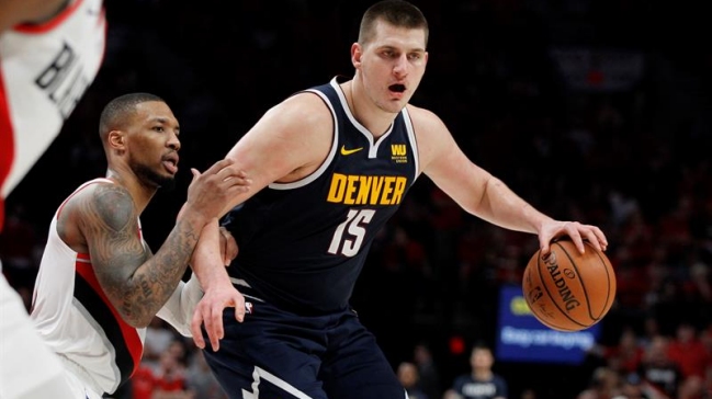 Denver igualó la serie ante Portland de la mano del gigante Jokic