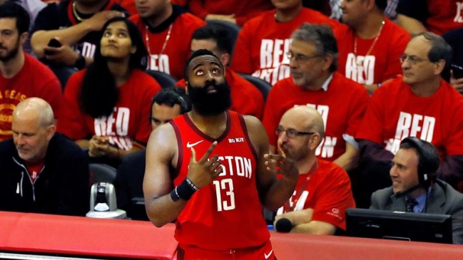 Houston Rockets batió a Golden State Warriors y emparejó la serie de semifinales del Oeste