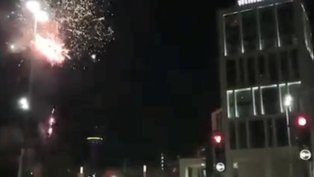 Hinchas de Liverpool lanzaron fuegos artificiales cerca del hotel de concentración de Barcelona
