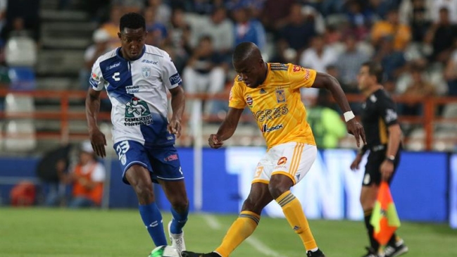 Angelo Sagal jugó en empate de Pachuca ante Tigres en inicio de los play-offs en México