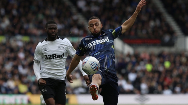 Kemar Roofe guió con un golazo el triunfo de Leeds sobre Derby County en la Championship