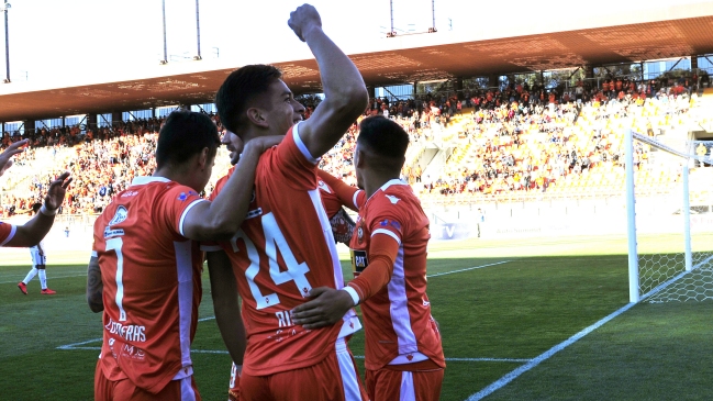 Cobreloa se hizo fuerte ante Santiago Morning y recuperó el liderato de la Primera B