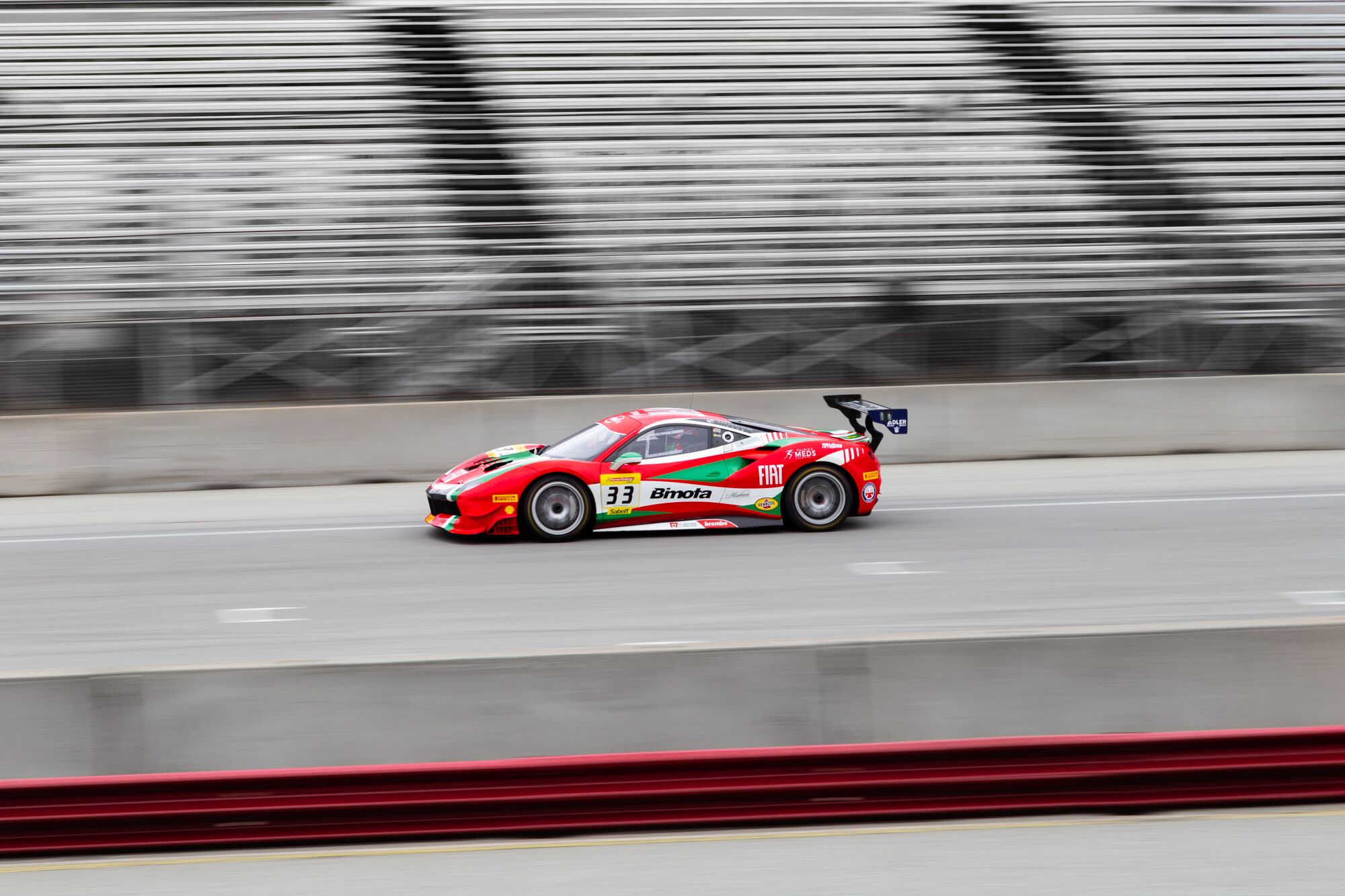Benjamín Hites abandonó tras ser chocado en la tercera fecha del Campeonato Ferrari Challenge
