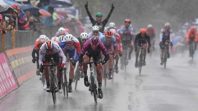 La arremetida de Pascal Ackermann en la quinta etapa del Giro de Italia