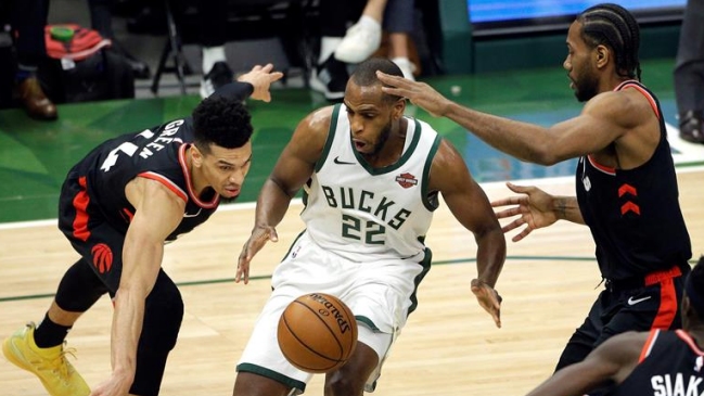 Milwaukee Bucks doblegó a Toronto Raptors y dio el primer golpe en la final del Este