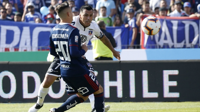 Esteban Paredes se lesionó y fue reemplazado en el primer tiempo del Superclásico