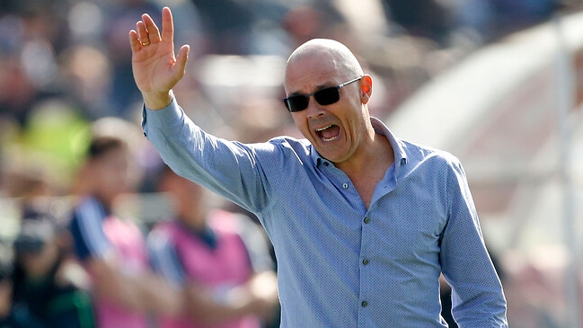 La molestia de Alfredo Arias tras ser consultado por su polémica con Johnny Herrera