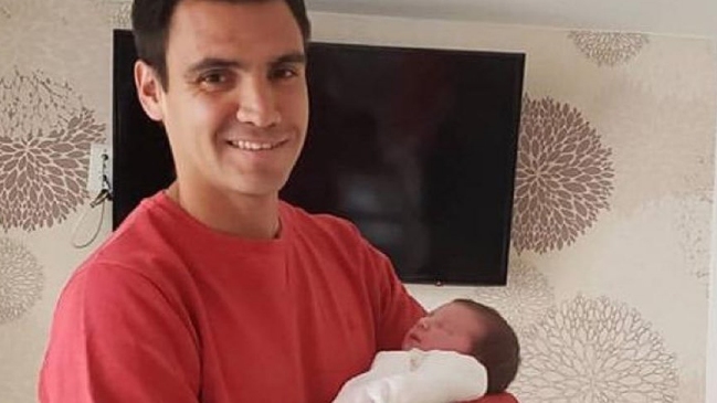 Universidad Católica felicitó a Cristopher Toselli y Carlos Lobos por convertirse en padres