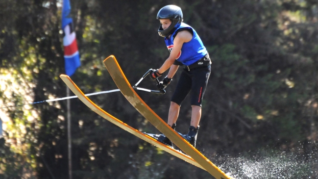 Esquí náutico: Santiago Barrientos batió récord de Chile que tenía 24 años