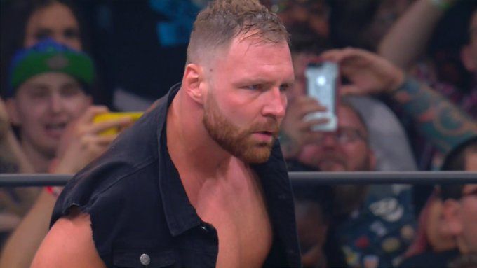 Jon Moxley apareció en AEW y causó impacto al atacar a Chris Jericho y Kenny Omega