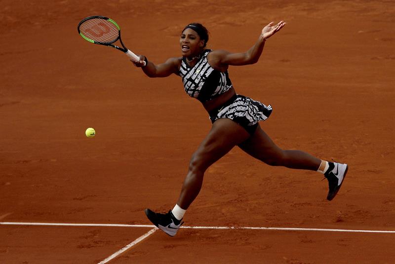La llamativa vestimenta que usó Serena Williams en su exigido debut en Roland Garros