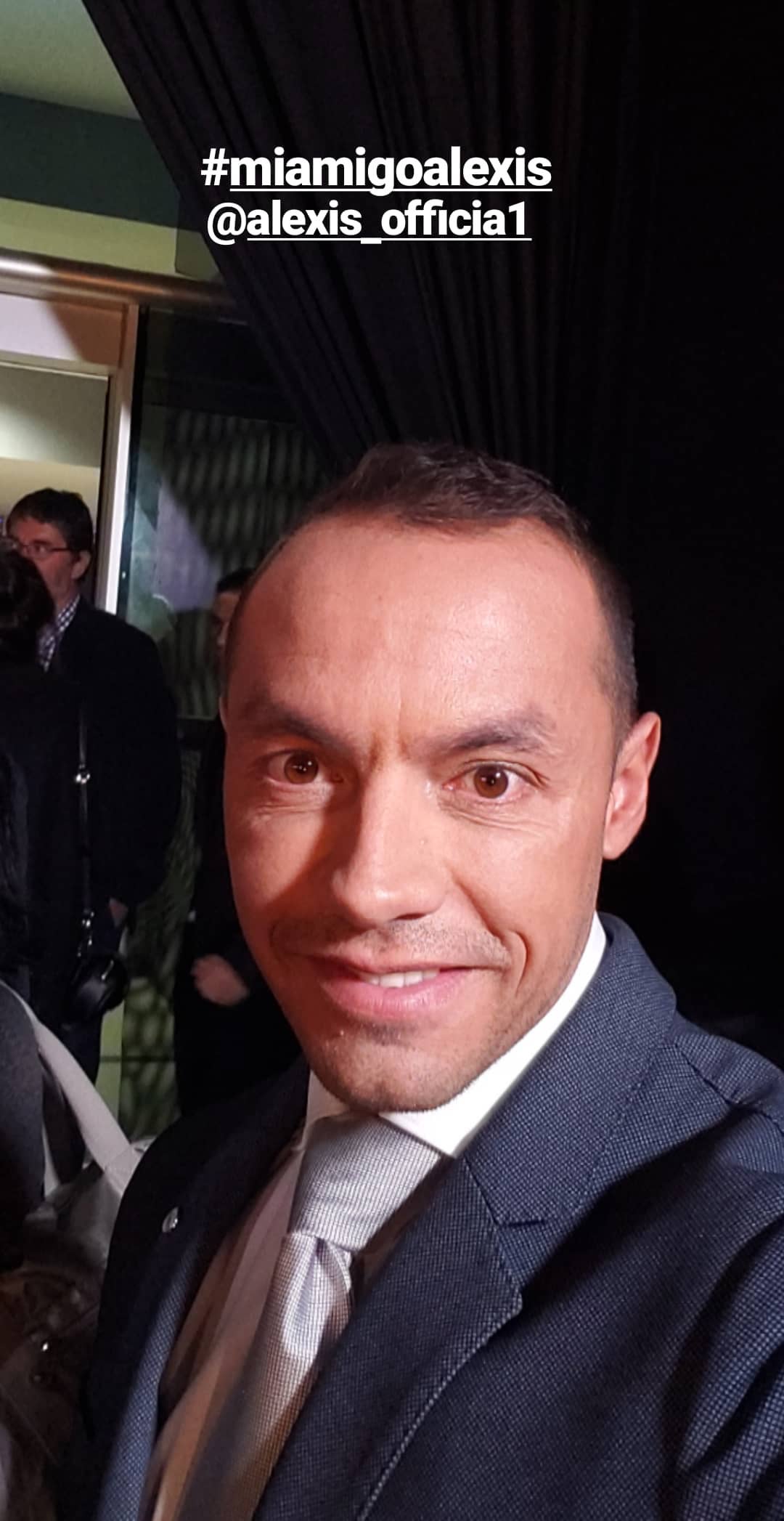 Marcelo Díaz y Claudio Bravo destacaron entre invitados a la Avant Premiere de “Mi amigo Alexis”