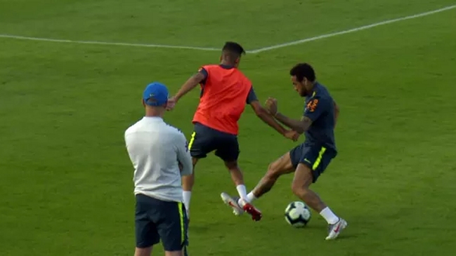 Sparring de 19 años le hizo un túnel a Neymar y el artillero de PSG se enojó