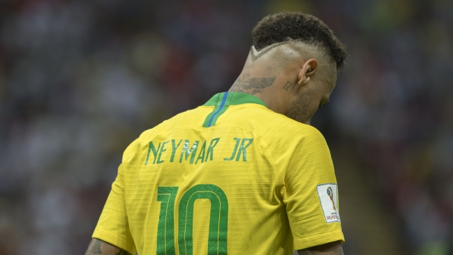 Neymar abandonó práctica de la selección brasileña con problemas en su rodilla izquierda