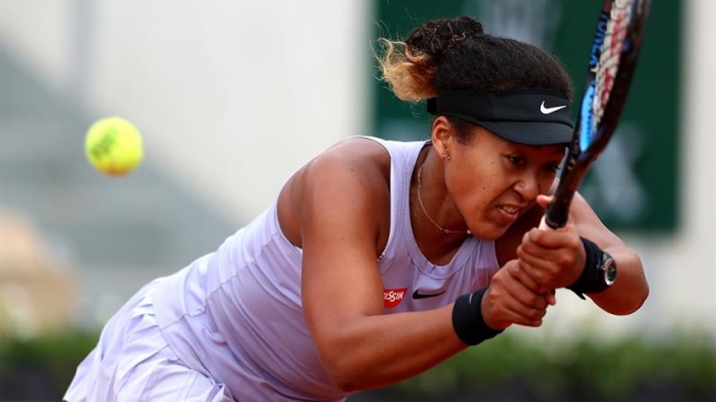 Naomi Osaka nuevamente debió remontar para seguir en carrera en Roland Garros