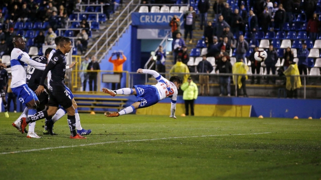 Juan Cornejo ilusionó a Universidad Católica con gol de cabeza ante Independiente del Valle