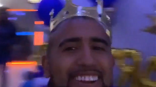 Como un rey: Arturo Vidal celebró su cumpleaños junto a sus amigos