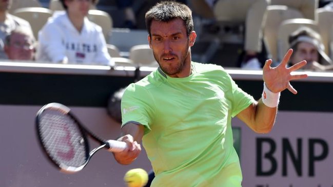 Mayer superó en extenso trámite a Mahut y se convirtió en rival de Federer en octavos