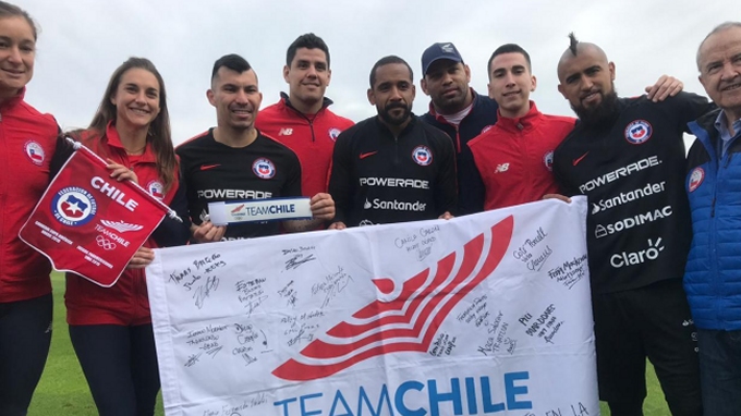 El Team Chile visitó a la selección chilena en “Juan Pinto Durán”
