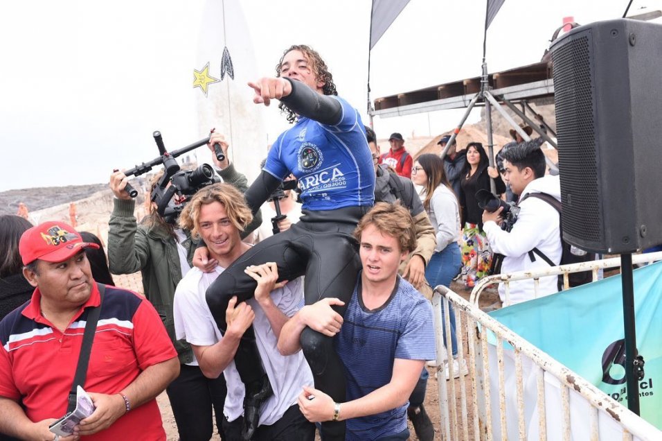 La celebración de Nolan Rapoza tras consagrarse en el Arica Pro Tour 2019