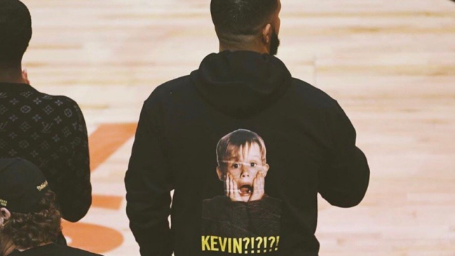 Drake recibió “inesperado” tuiteo de Macaulay Caulkin durante partido de los Raptors