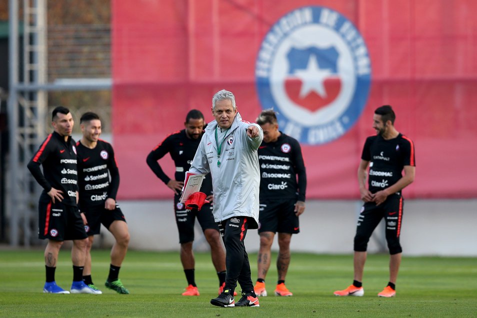 Reinaldo Rueda contó con el plantel completo de la Roja en la práctica de este lunes