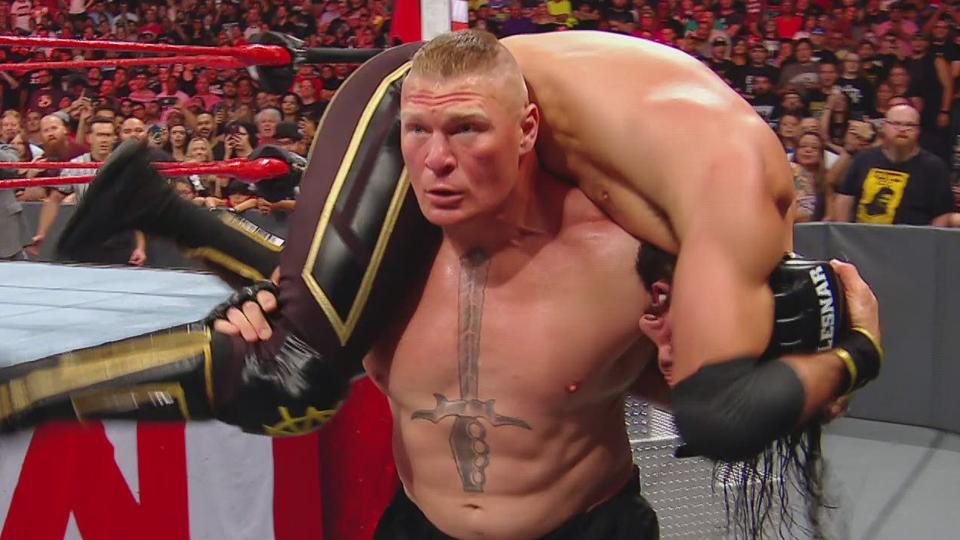 Brock Lesnar destrozó a Seth Rollins y no canjeó el maletín Money in the Bank en RAW